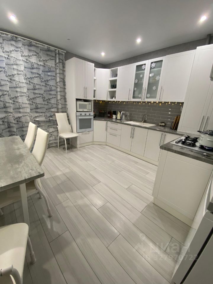 2-к кв. Астраханская область, Астрахань ул. Набережная реки Царева, 83 (74.0 м²)