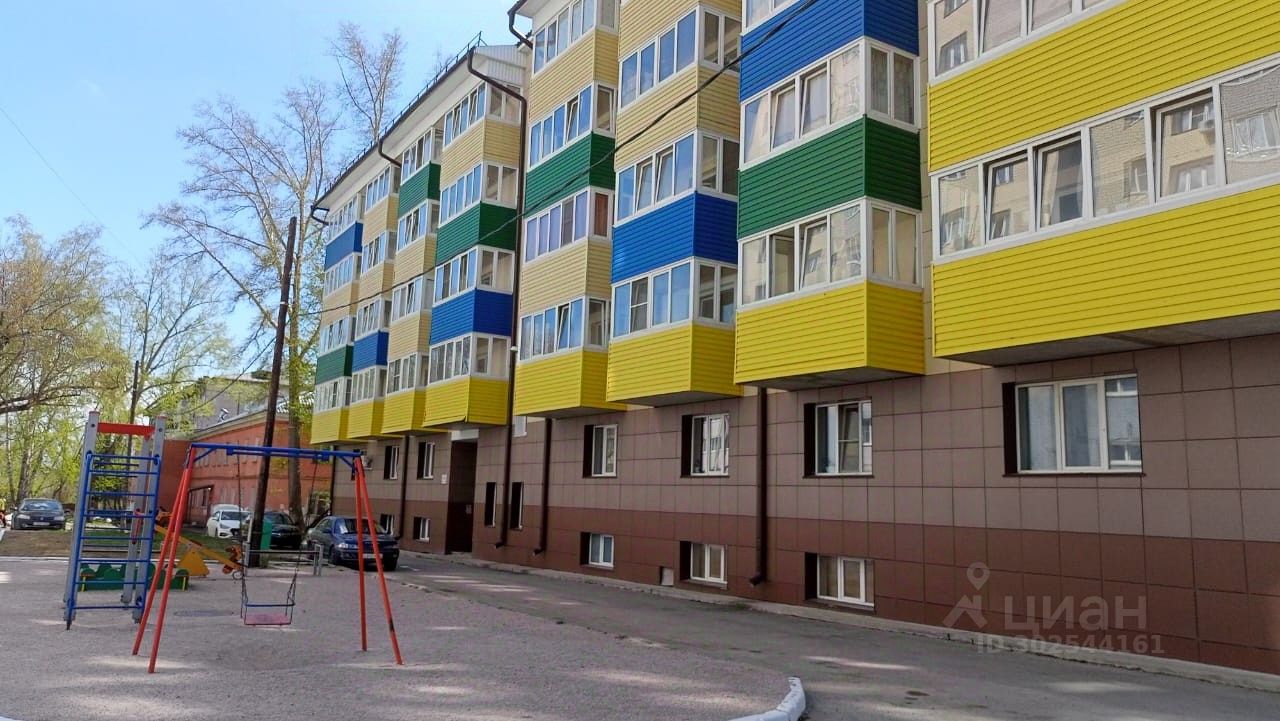 Квартира в Барнауле, 35 кв.м, 3 этаж, без отделки. Красивый фасад, детская площадка, тихий район.