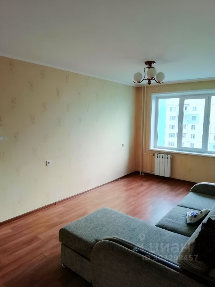 Светлая однокомнатная квартира в Барнауле, 36 кв.м, 9 этаж, просторная кухня 12 кв.м, уютная гостиная 18 кв.м, без отделки.