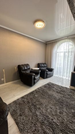 3-комн.кв., 85 м², этаж 3