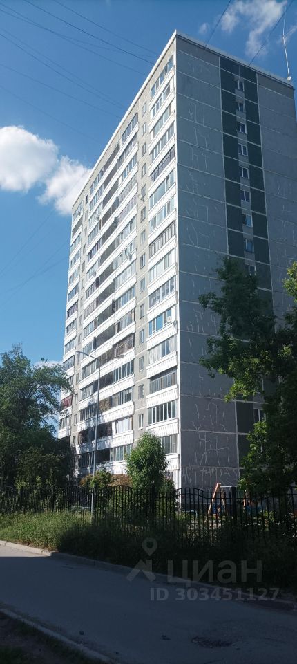 Сдается 2-комнатная квартира в Екатеринбурге, 48 кв.м, 14 этаж, без отделки. Уютный дом, тихий район, рядом зелень.