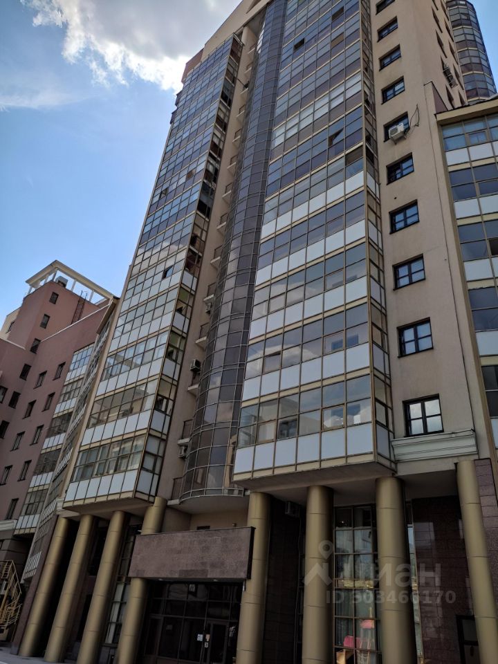 Продается квартира в Екатеринбурге, 4 этаж, 4 комнаты, 139.9 кв.м. Современный дом с панорамными окнами. Без отделки.