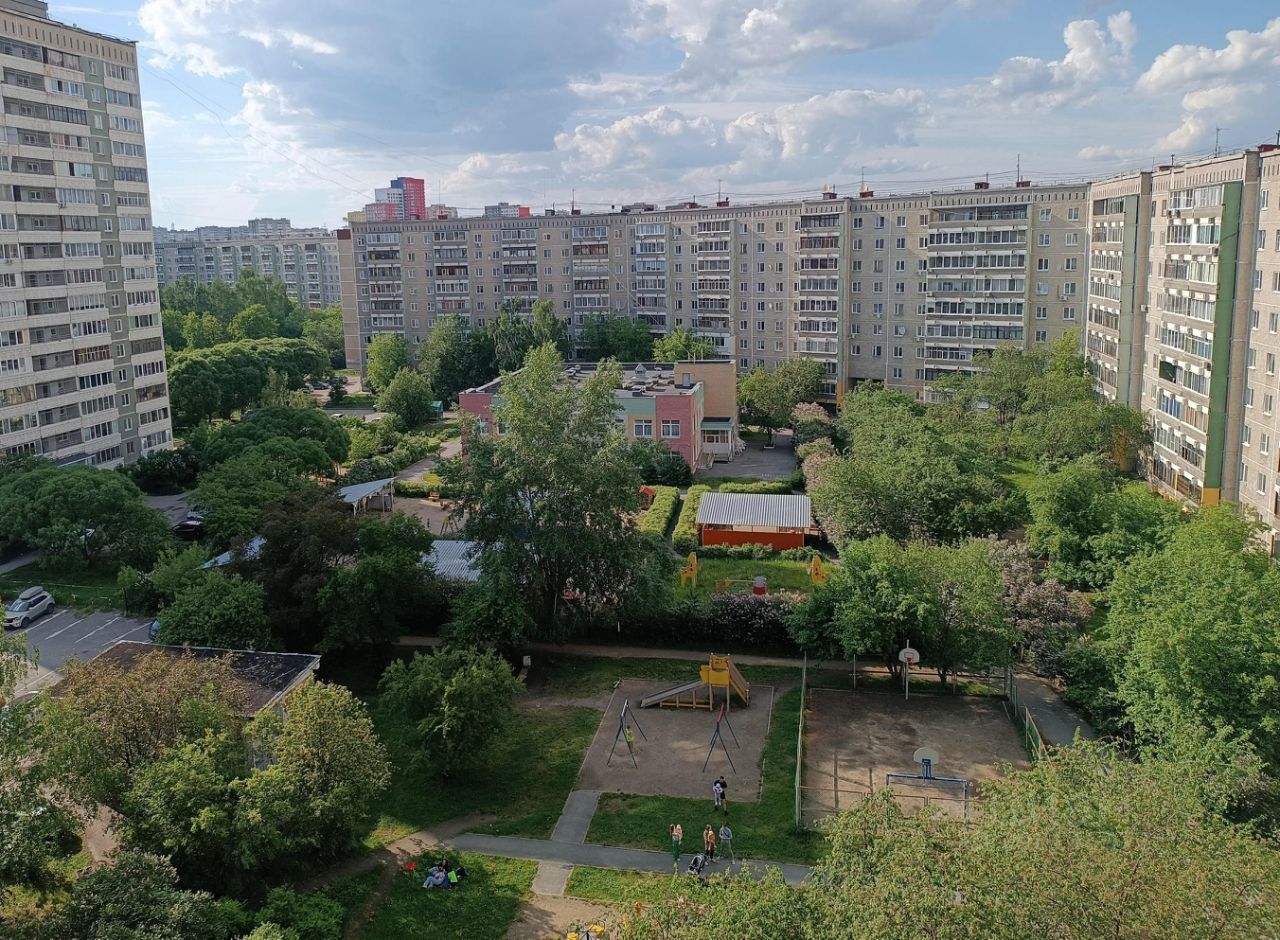 Продажа 3-комнатной квартиры, 64 кв.м, Екатеринбург, без ремонта, дом серии  141-СВ, тихий район, рядом детские сады и вузы