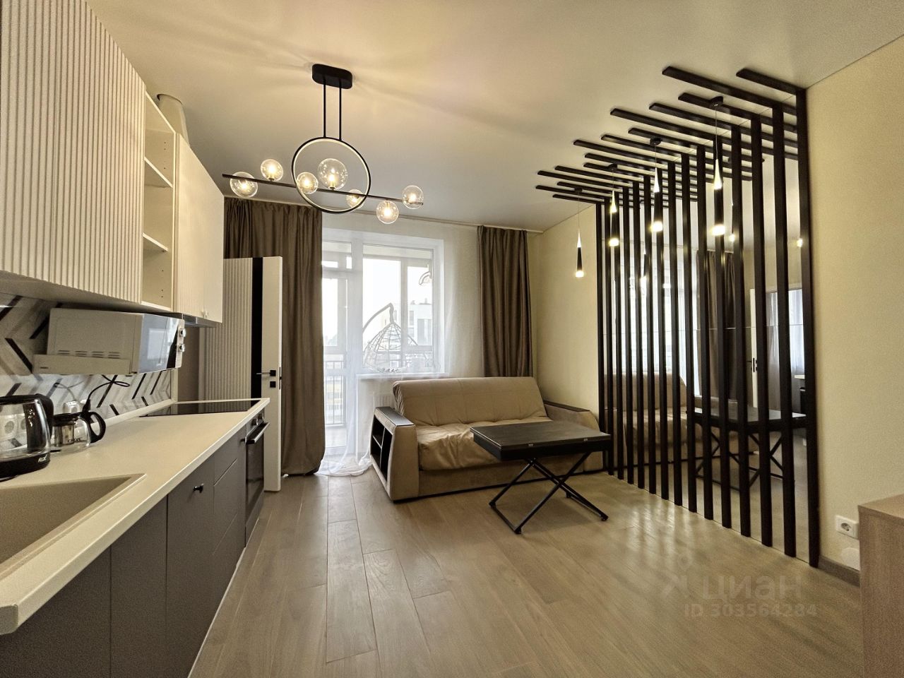 Светлая квартира с современной кухней, просторной планировкой и стильным интерьером. 12 этаж, 50 кв.м, Екатеринбург.