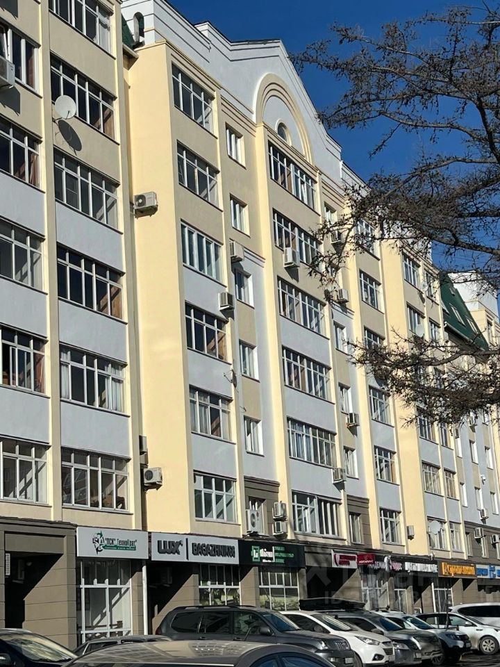 Продается квартира в Екатеринбурге. Общая площадь: 43.9 кв.м, кухня: 10.0 кв.м, жилая: 18.0 кв.м, этаж: 5, без отделки. Удобное расположение.