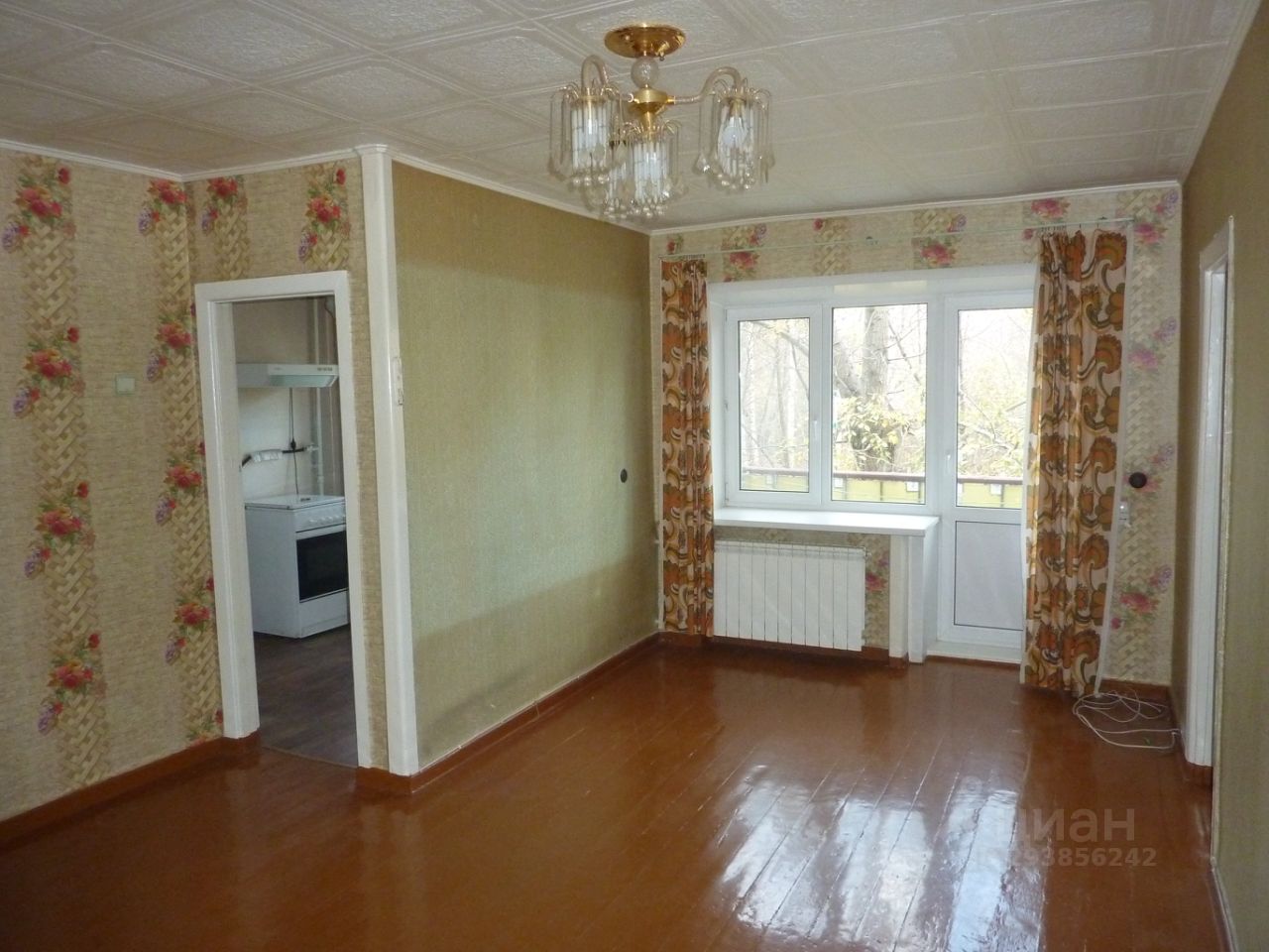 Просторная 2-комн. квартира, 44.3 кв.м, без отделки. Светлая гостиная с выходом на балкон, кухня 6 кв.м. 2 этаж, Екатеринбург.