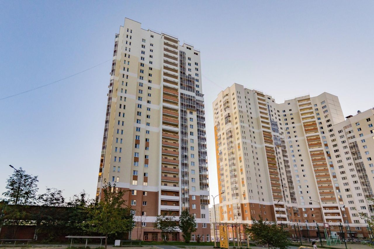 Продается 2-комнатная квартира в Екатеринбурге, 57 кв.м, кухня 10 кв.м, 22 этаж, без отделки. Современный дом, отличное расположение.