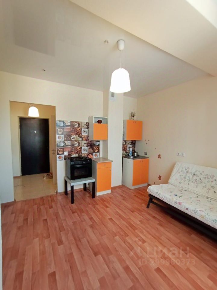 Продается квартира в Екатеринбурге. Площадь 21.6 кв.м, 5 этаж. Современная отделка, уютная кухня, светлый интерьер.