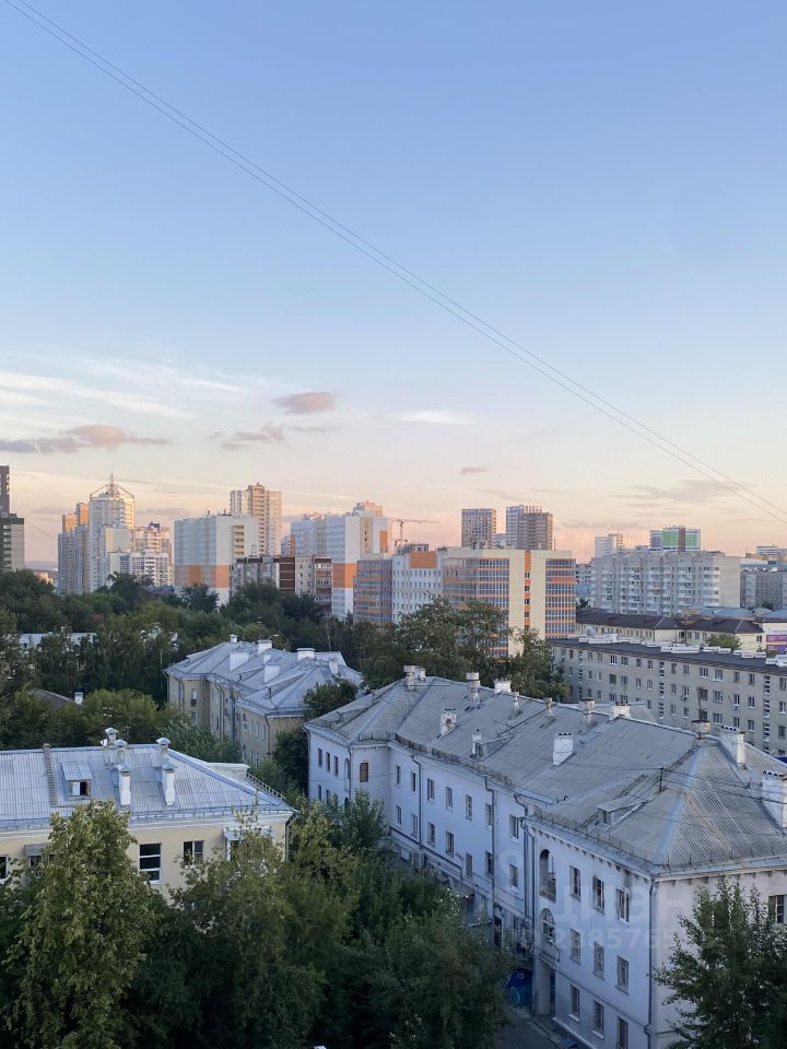 Уютная квартира на 7 этаже в Екатеринбурге с видом на город. Просторная жилая площадь 30 кв.м. и общая площадь 49 кв.м.