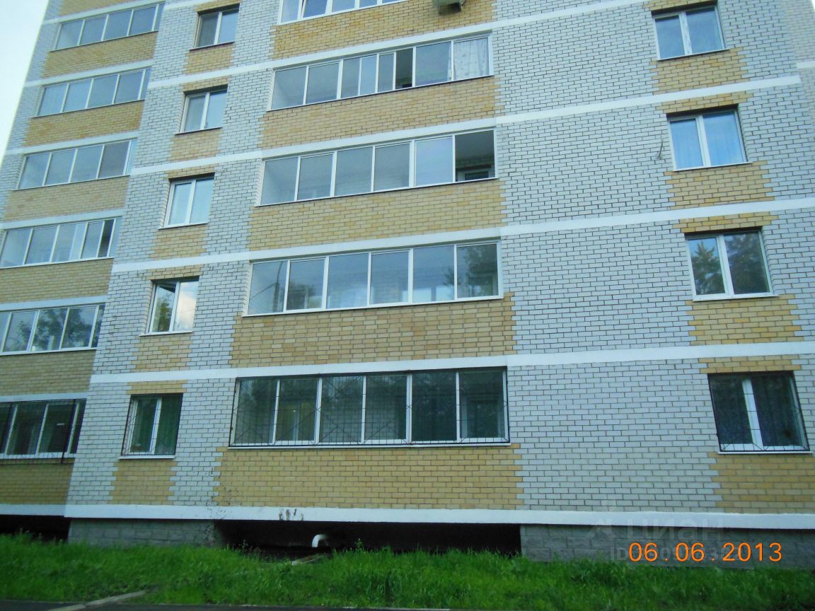 Квартира в Екатеринбурге, 44.6 кв.м, кухня 9.5 кв.м, жилая 19.8 кв.м, 3 этаж, без отделки. Светлый дом с большими окнами.