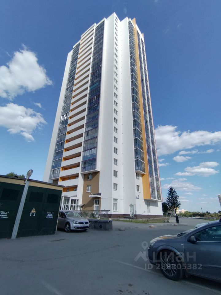 Современный жилой комплекс в Екатеринбурге. Квартира 24.3 кв.м, кухня 5.0 кв.м, этаж 23, без отделки. Удобное расположение и парковка.