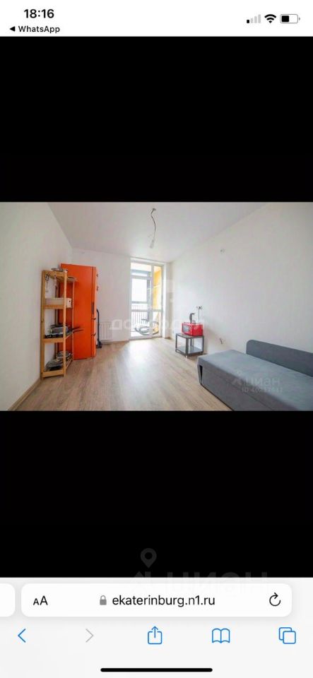 Светлая квартира 39 кв.м на 13 этаже в Екатеринбурге. Просторная кухня 11 кв.м, гостиная 15 кв.м, без отделки, уютная атмосфера.