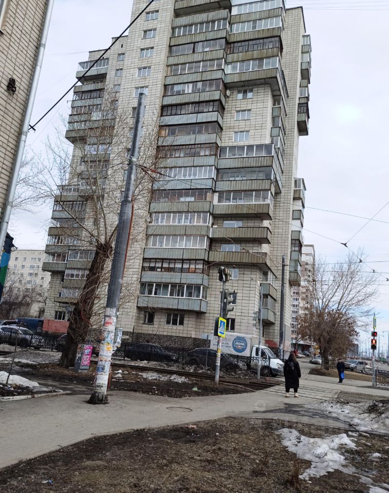 Продается 2-комнатная квартира, 50.6 кв.м, 6 этаж, Екатеринбург. Без отделки. Удобное расположение, рядом остановка транспорта.