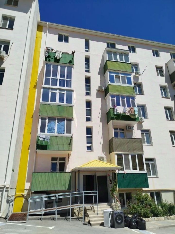5-комн. квартира в Феодосия