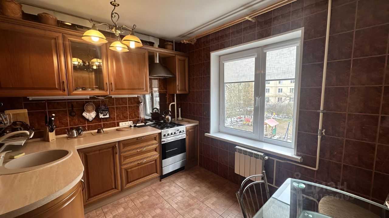 Продаю трехкомнатную квартиру 71м² ул. Генерала Кныша, 16, Гатчина ...