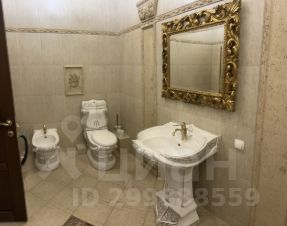 4-комн.кв., 210 м², этаж 3