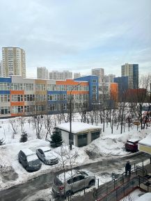 4-комн.кв., 93 м², этаж 3