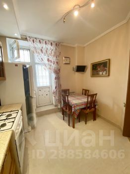 3-комн.кв., 94 м², этаж 2