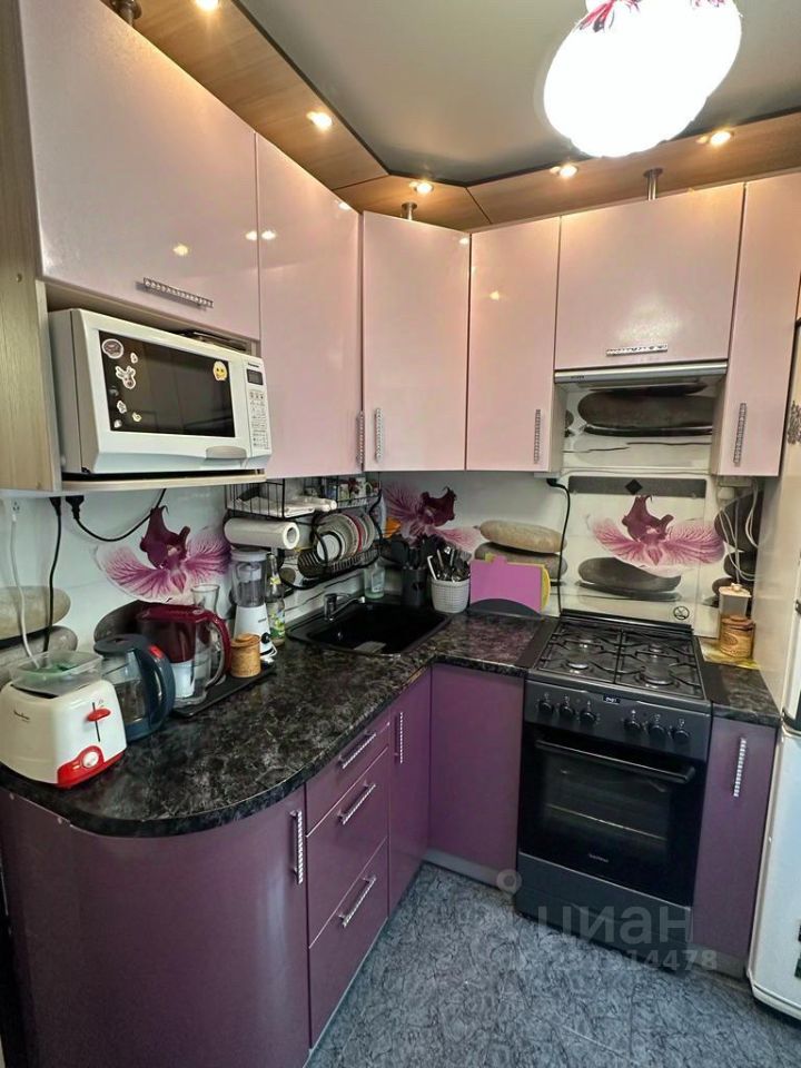 Купить четырехкомнатную квартиру 73.4м² Заводской просп., 20к3, Санкт ...