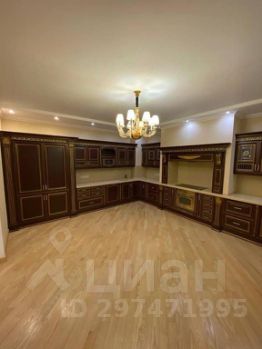 5-комн.кв., 200 м², этаж 3