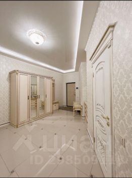 4-комн.кв., 169 м², этаж 4