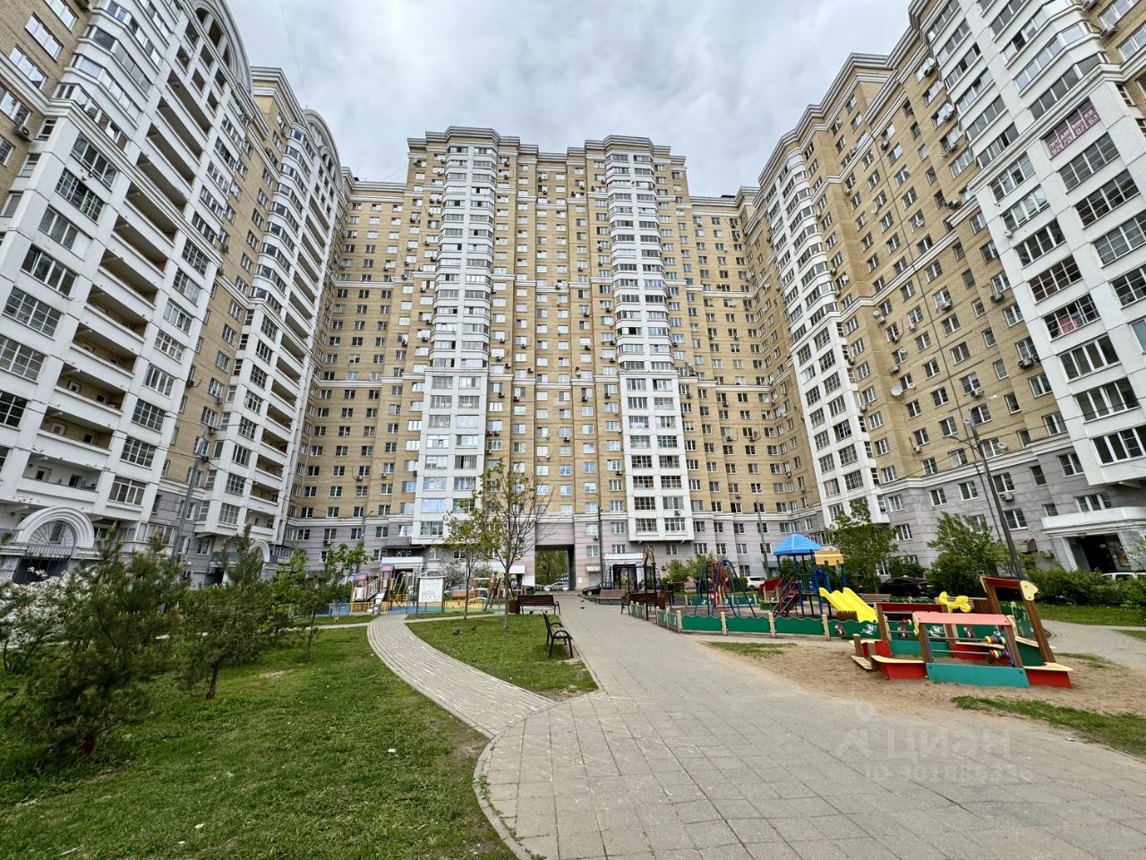 Продаю однокомнатную квартиру 50м² ул. Вилора Трифонова, 1, Красногорск,  Московская область, Красногорский район, м. Митино - база ЦИАН, объявление  301886336