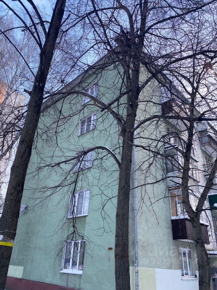 Просторная квартира в Липецке, 110 кв.м, 4 комнаты, 5 этаж, без отделки. Уютный двор, зеленый фасад, спокойный район.