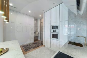 2-комн.апарт., 70 м², этаж 32