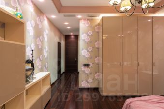 4-комн.кв., 245 м², этаж 2