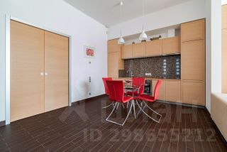 2-комн.кв., 141 м², этаж 3