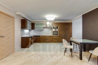 3-комн.кв., 90 м², этаж 17