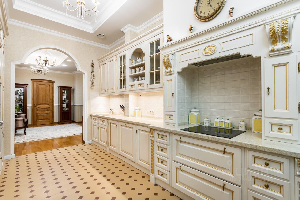 Продается4-комн.квартира,180м²