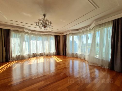 3-комн., 160 м², 3/6 этаж