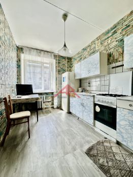 1-комн.кв., 42 м², этаж 3