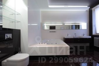 4-комн.кв., 241 м², этаж 3