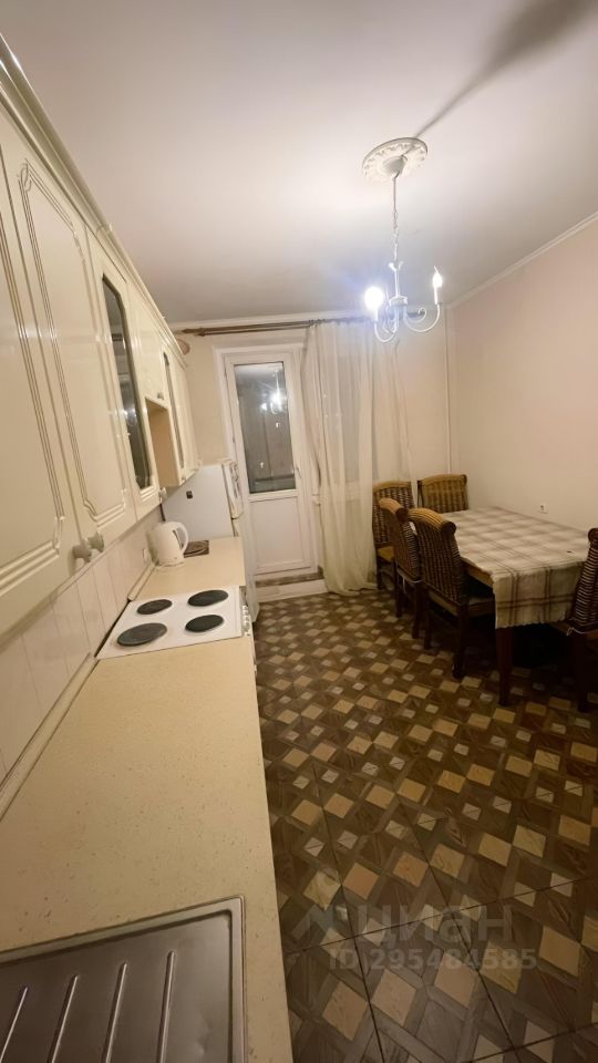 Продаю двухкомнатную квартиру 56м² Изюмская ул., 47к3, Москва, ЮЗАО, р ...