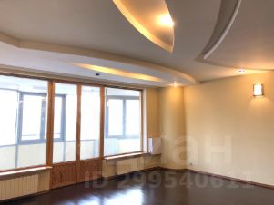 4-комн.кв., 220 м², этаж 4