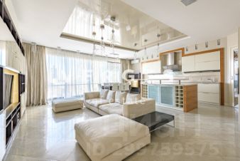 4-комн.кв., 175 м², этаж 8