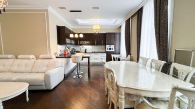 2-комн.кв., 90 м², этаж 3