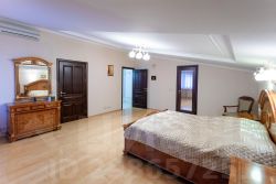 5-комн.кв., 240 м², этаж 6