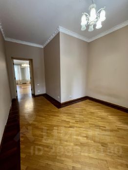 5-комн.кв., 183 м², этаж 2