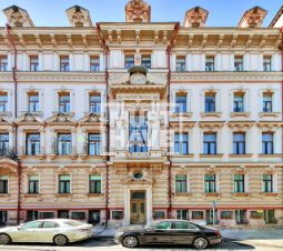 4-комн.кв., 136 м², этаж 4