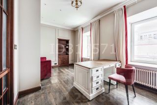 4-комн.кв., 240 м², этаж 3