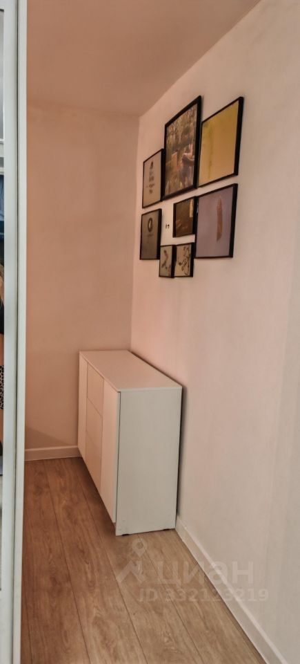 В услугах риелтора не нуждаемся. 
Продается уютная 2-комнатная квартира, расположенная в кирпичном д - Więcej