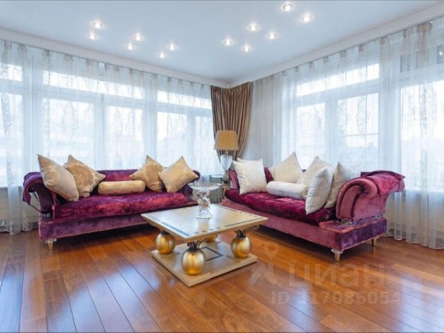 3-комн., 220 м², 8/8 этаж