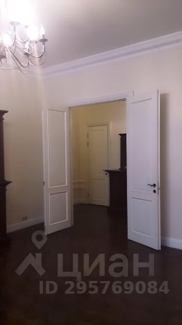 4-комн.кв., 135 м², этаж 4