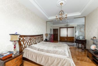 3-комн.кв., 130 м², этаж 3