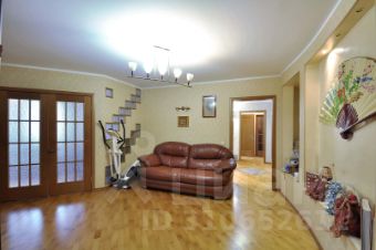 4-комн.кв., 104 м², этаж 3