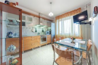 3-комн.кв., 93 м², этаж 18