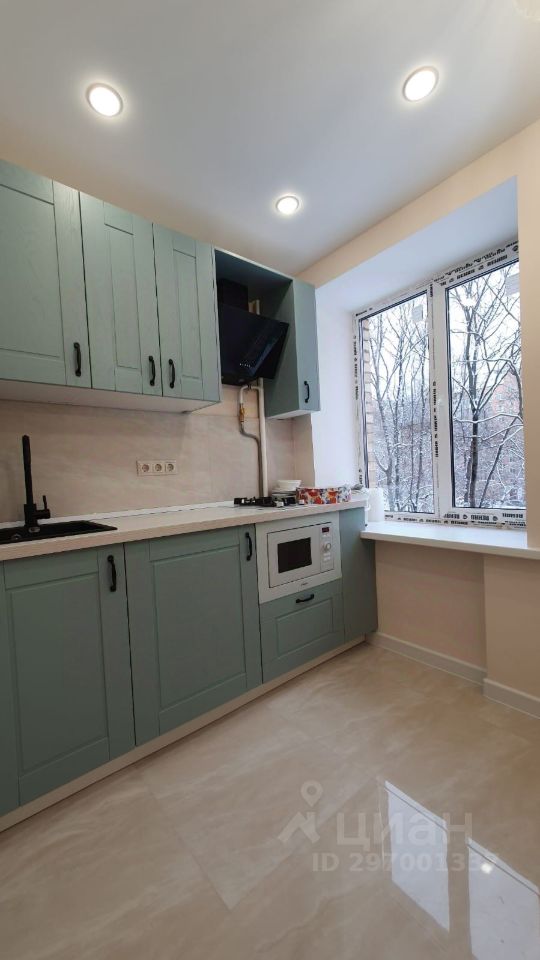 Сдам двухкомнатную квартиру 50м² ул. Паршина, 25К1, Москва, СЗАО, р-н ...